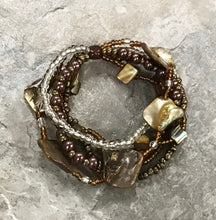 Load image into Gallery viewer, Sea Shell and Pearl Bracelet - 4 Colors